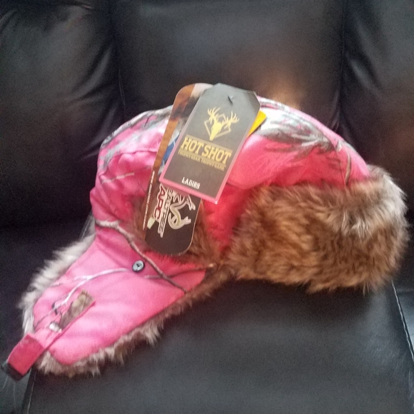 Real Tree Womens Winter Hat - Picture 2 of 2